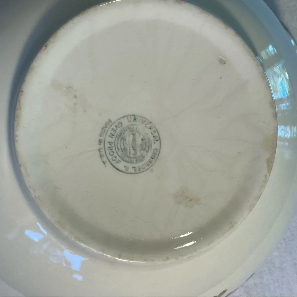 Vintage Casserole Dish Round Covered.Ceramic Made In USA.Universal Cambridge
